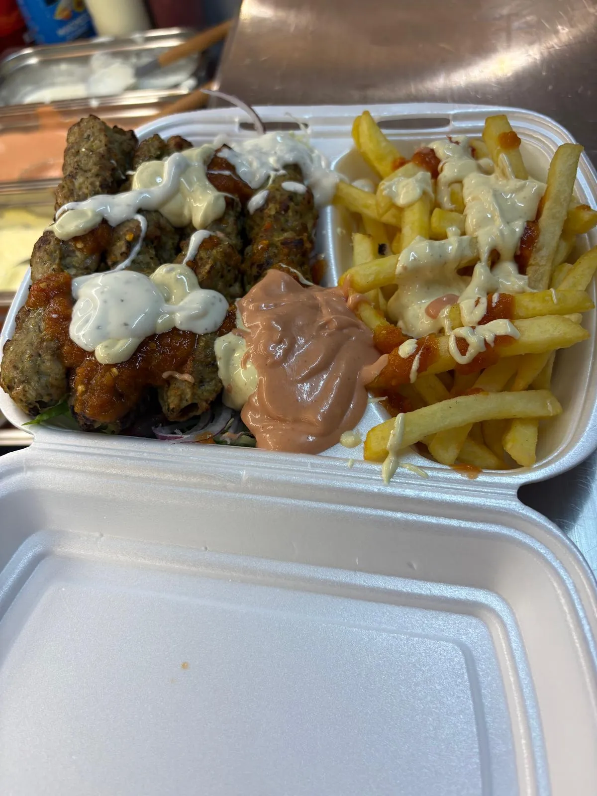 Box con kofta e patatine